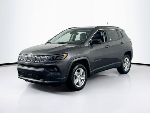 Used 2022 Jeep Compass Latitude image 1