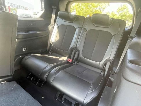 Used 2024 Jeep Grand Cherokee L Laredo image 11