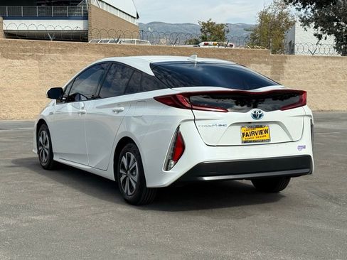 Used 2018 Toyota Prius Prime Premium image 5