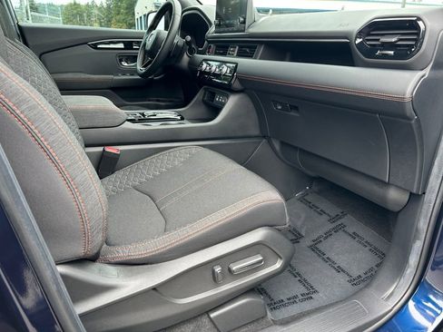 Used 2025 Honda Pilot Sport image 27