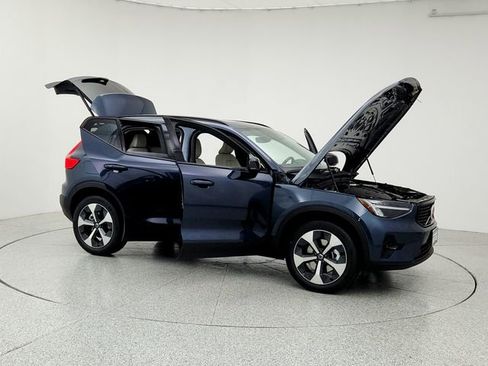 New 2026 Volvo XC40 B4 Plus w/ Climate Package image 10