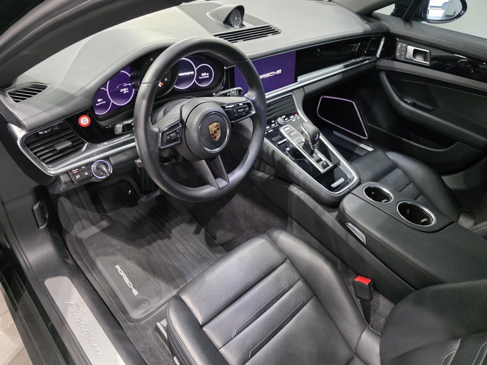 Used 2023 Porsche Panamera RWD image 7