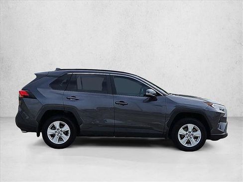 Used 2021 Toyota RAV4 XLE w/ Convenience Package FWD image 4