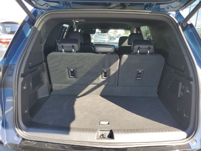 Used 2025 Chevrolet Traverse High Country FWD image 9