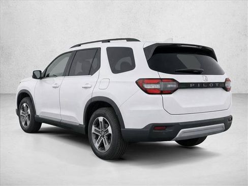 Used 2025 Honda Pilot EX-L image 5