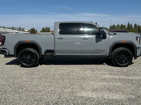 Used 2024 GMC Sierra 2500 AT4 w/ AT4 Premium Plus Package AWD/4WD image 9