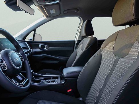 Certified 2024 Kia Sorento LX FWD image 9