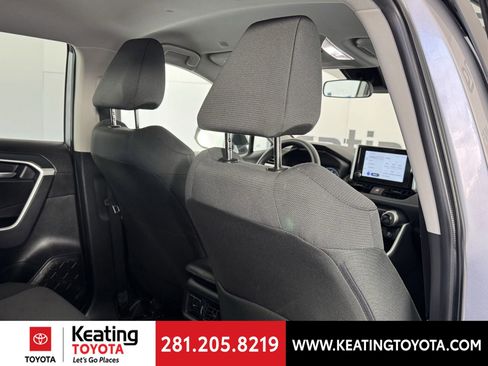 Used 2025 Toyota RAV4 XLE image 21