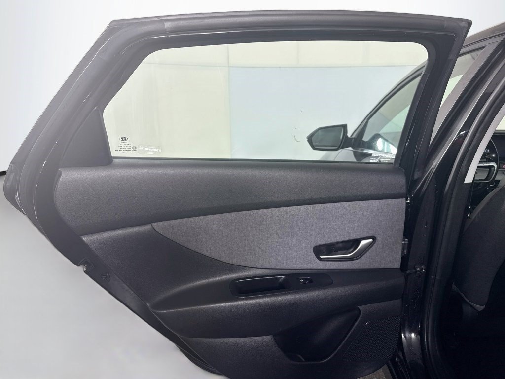 Used 2021 Hyundai Elantra Limited FWD image 25