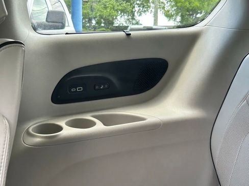 Used 2021 Chrysler Pacifica Limited AWD/4WD image 52