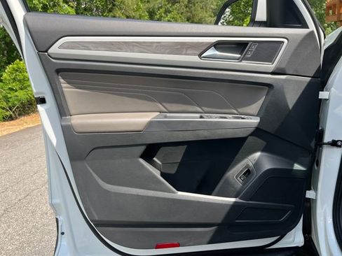 Used 2021 Volkswagen Atlas Cross Sport SE image 10