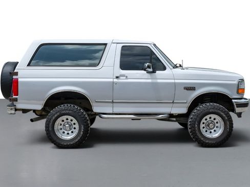 Used 1996 Ford Bronco XLT AWD/4WD image 5