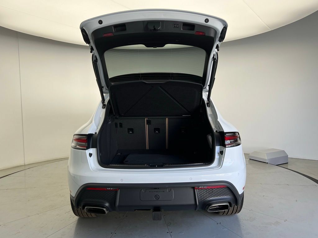 Certified 2026 Porsche Macan AWD/4WD image 20
