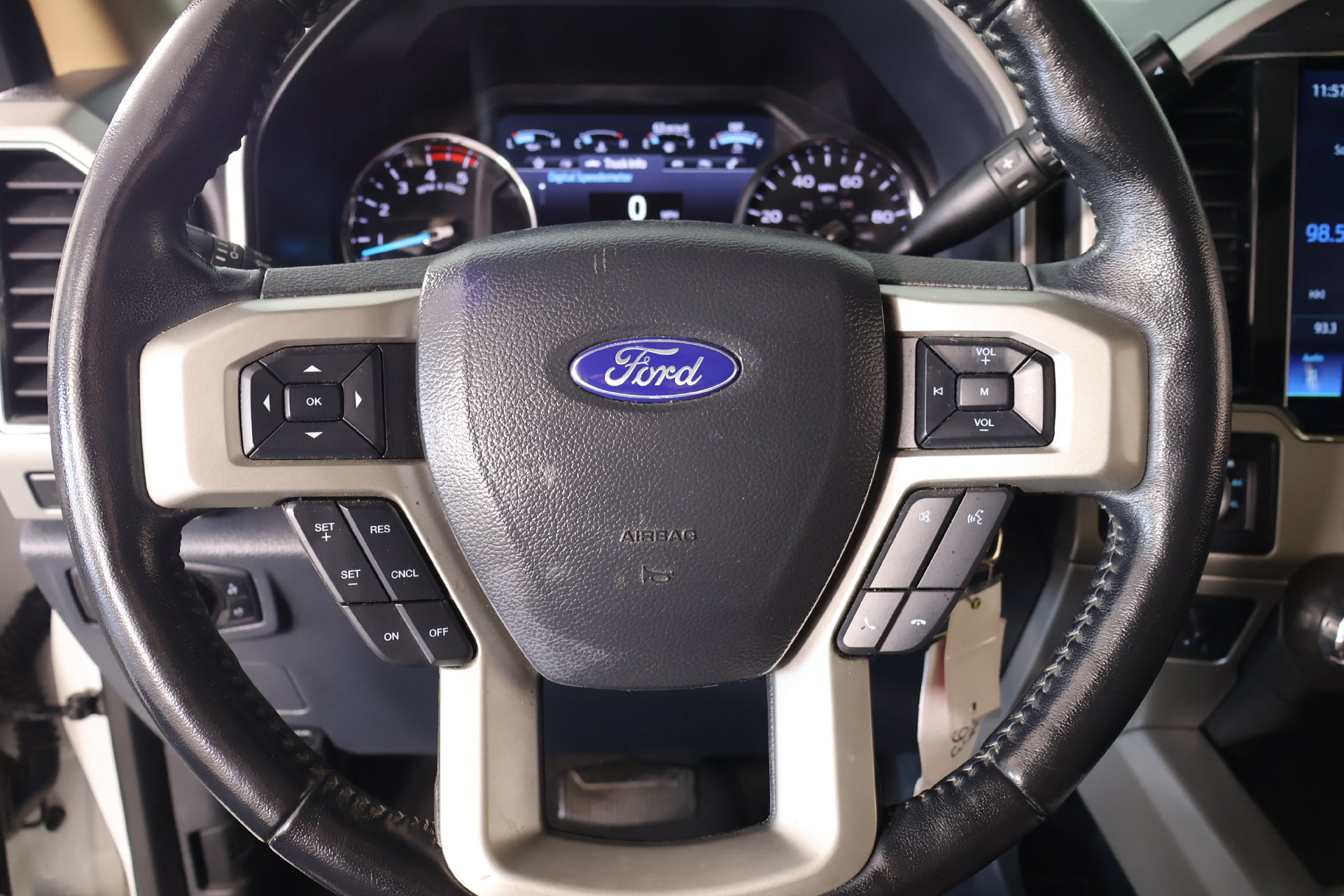 Used 2022 Ford F250 Lariat w/ Lariat Value Package AWD/4WD image 3