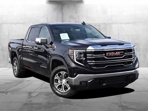Used 2025 GMC Sierra 1500 SLT image 2
