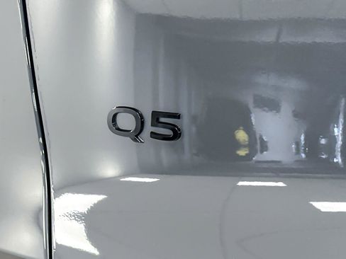 Used 2025 Audi Q5 Premium w/ Convenience Package image 27