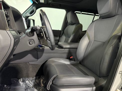 Used 2024 Lexus GX 550 AWD/4WD image 5