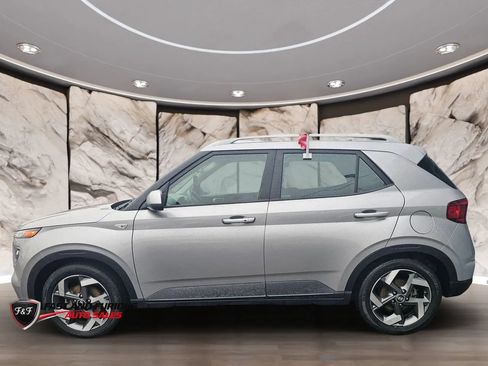 Used 2024 Hyundai Venue SEL FWD image 5