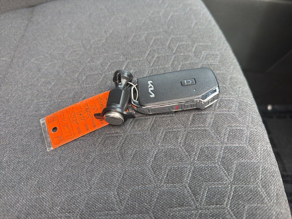 Used 2025 Kia Seltos S AWD/4WD image 33