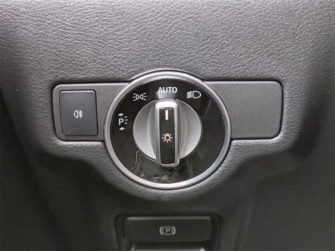 Used 2018 INFINITI QX30 Premium w/ Cargo Package image 30