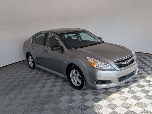 Used 2010 Subaru Legacy 2.5i image 2