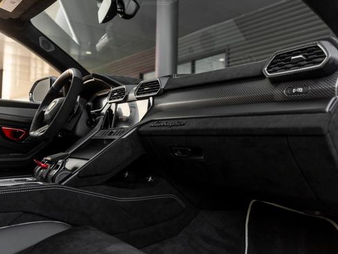 Used 2024 Lamborghini Urus Performante AWD/4WD image 62