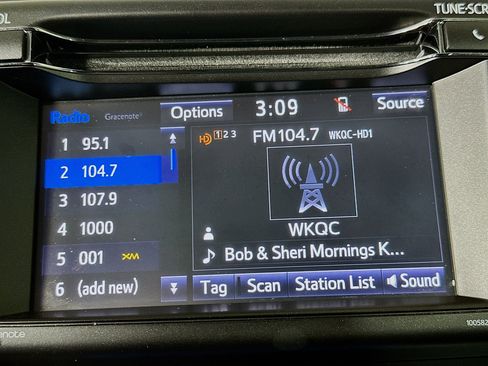 Used 2018 Toyota RAV4 XLE image 21