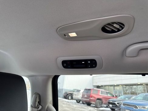 Used 2017 Chrysler Pacifica Touring-L image 30