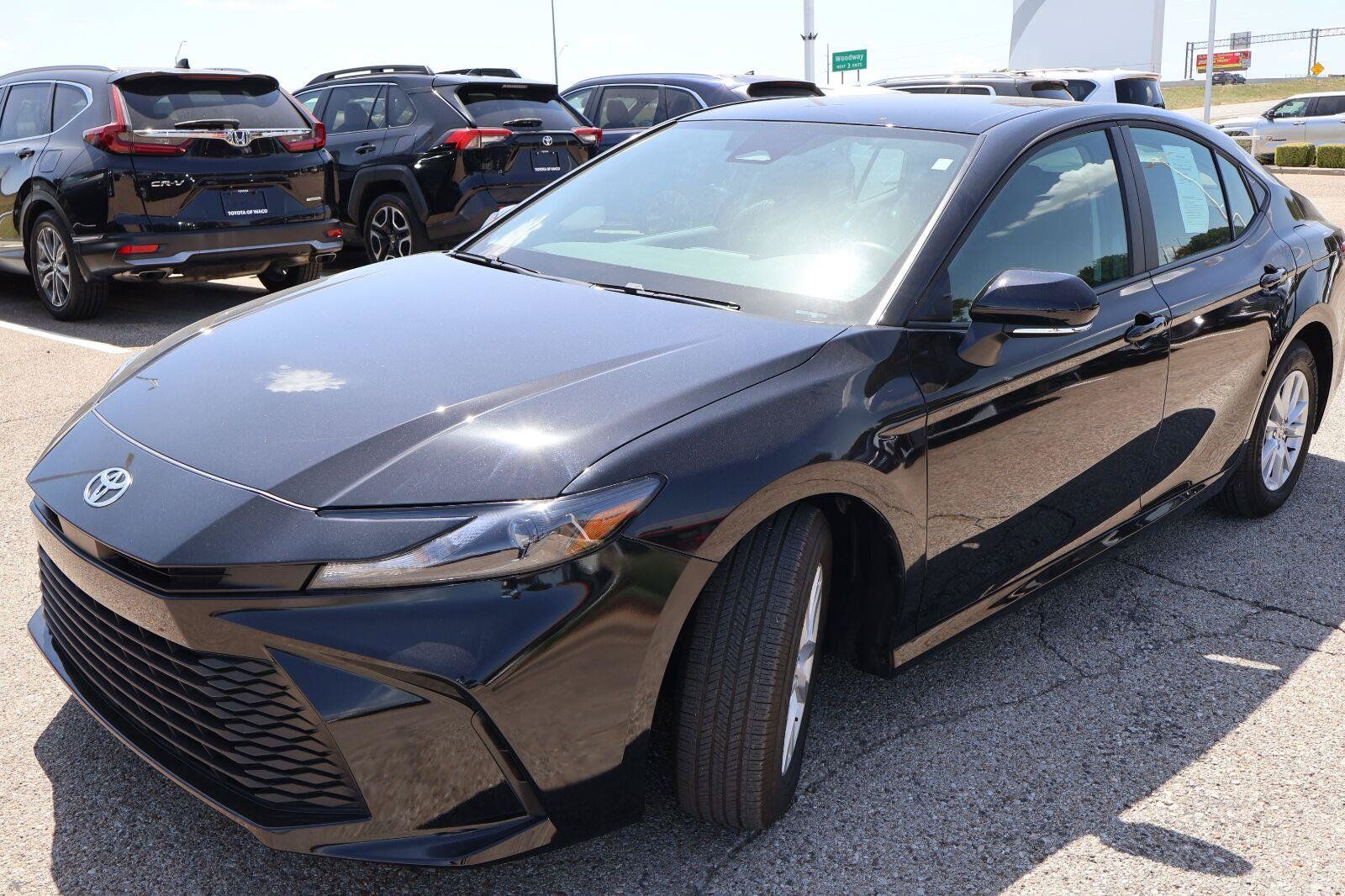 Used 2026 Toyota Camry LE FWD image 7
