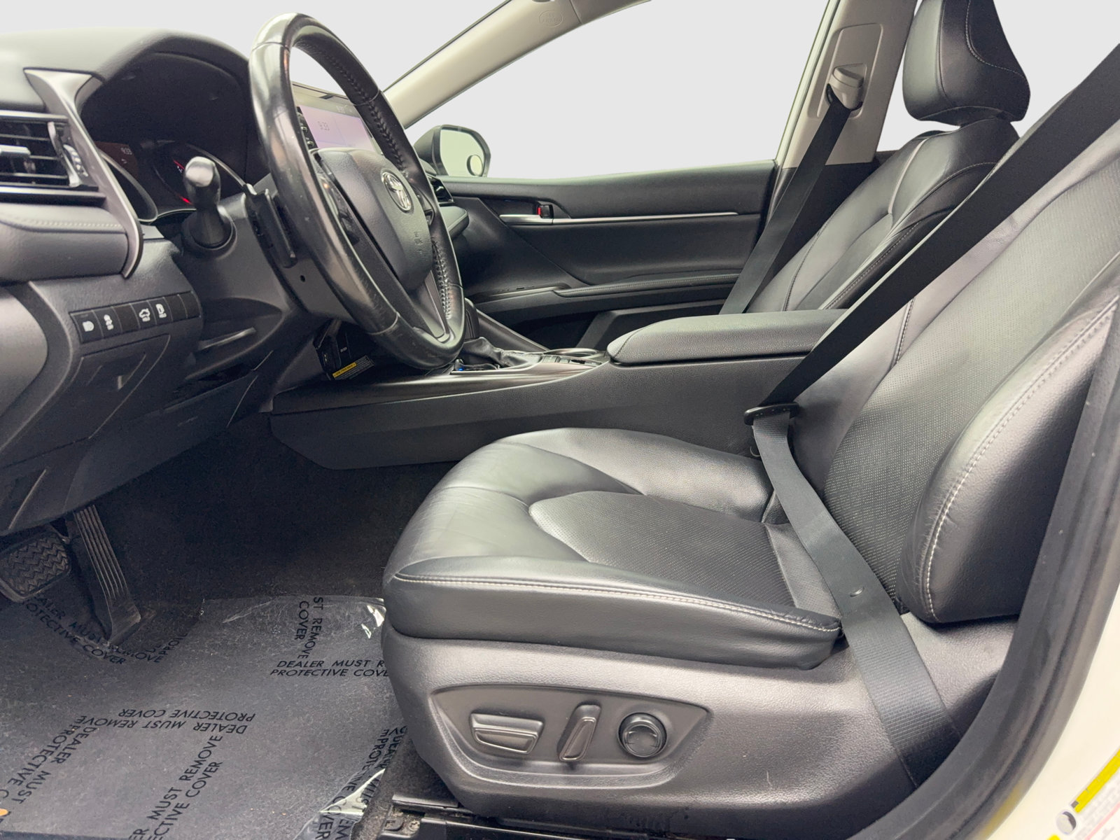 Used 2021 Toyota Camry XSE FWD image 32