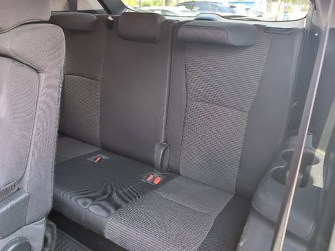 Used 2020 Toyota Highlander L FWD image 24