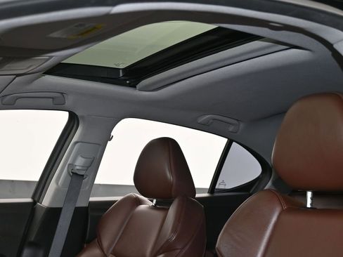 Used 2017 Acura TLX V6 image 11