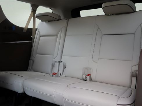 Used 2024 GMC Yukon XL Denali image 13