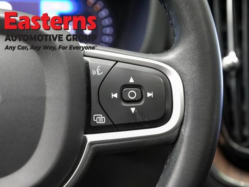 Used 2022 Volvo XC60 B5 Momentum AWD/4WD image 15