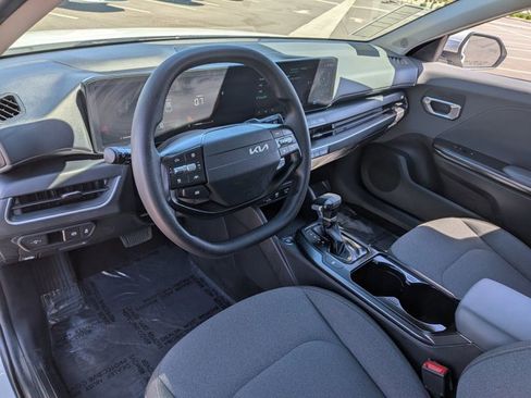 Used 2025 Kia K4 LXS image 9
