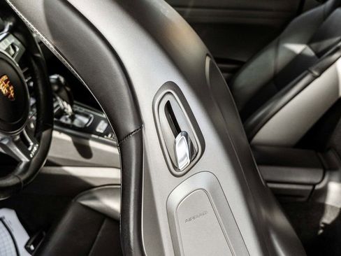 Used 2016 Porsche Cayman S image 31