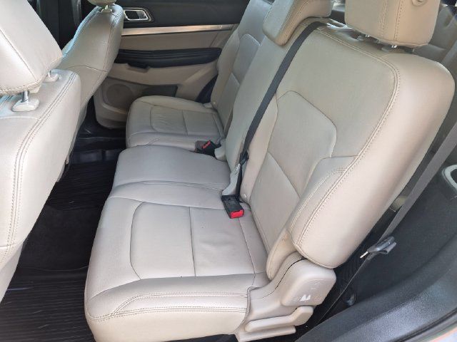 Used 2018 Ford Explorer XLT w/ Equipment Group 202A AWD/4WD image 17
