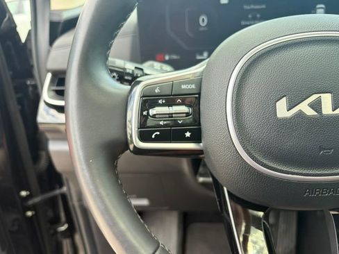 Used 2025 Kia Carnival SX Prestige FWD image 18