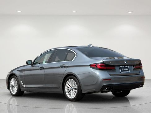 Used 2021 BMW 530e xDrive w/ Premium Package AWD/4WD image 4