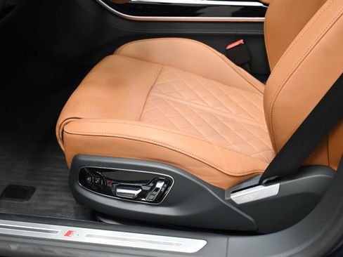Used 2022 Audi S8 image 21