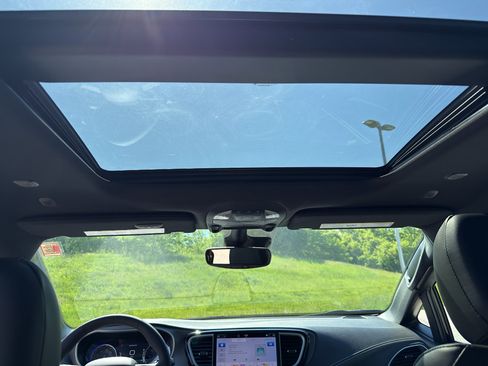 New 2027 Chrysler Pacifica Select AWD/4WD image 30