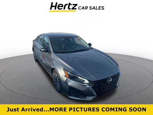 Used 2025 Nissan Altima 2.5 SV image 1