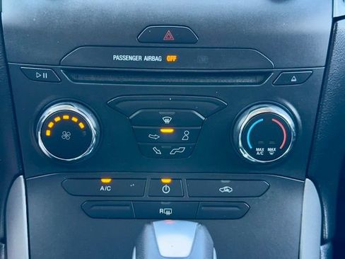 Used 2017 Ford Edge SE FWD image 21