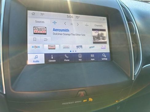 Used 2020 Ford Edge Titanium image 27