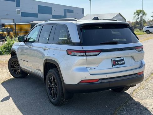 New 2026 Jeep Grand Cherokee 4WD image 9