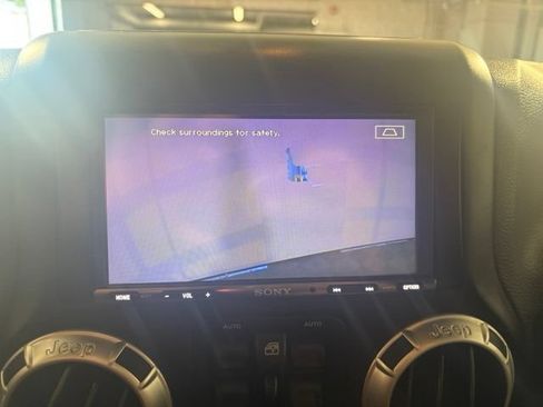 Used 2017 Jeep Wrangler Unlimited Rubicon w/ Dual Top Group AWD/4WD image 12