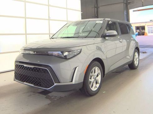 Used 2025 Kia Soul LX FWD image 4