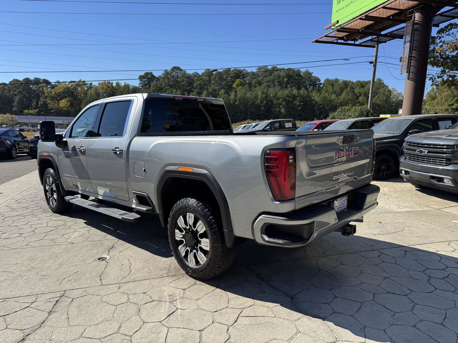 Used 2025 GMC Sierra 2500 Denali w/ Denali Reserve Package AWD/4WD image 11