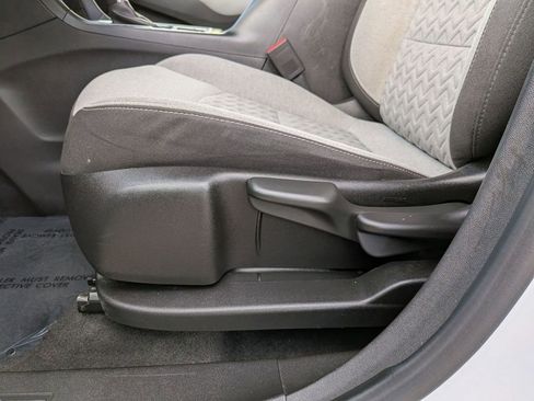 Used 2022 Chevrolet Equinox LS image 17