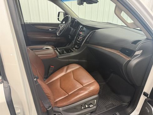 Used 2017 Cadillac Escalade Premium Luxury w/ LPO, Radiant Package AWD/4WD image 20
